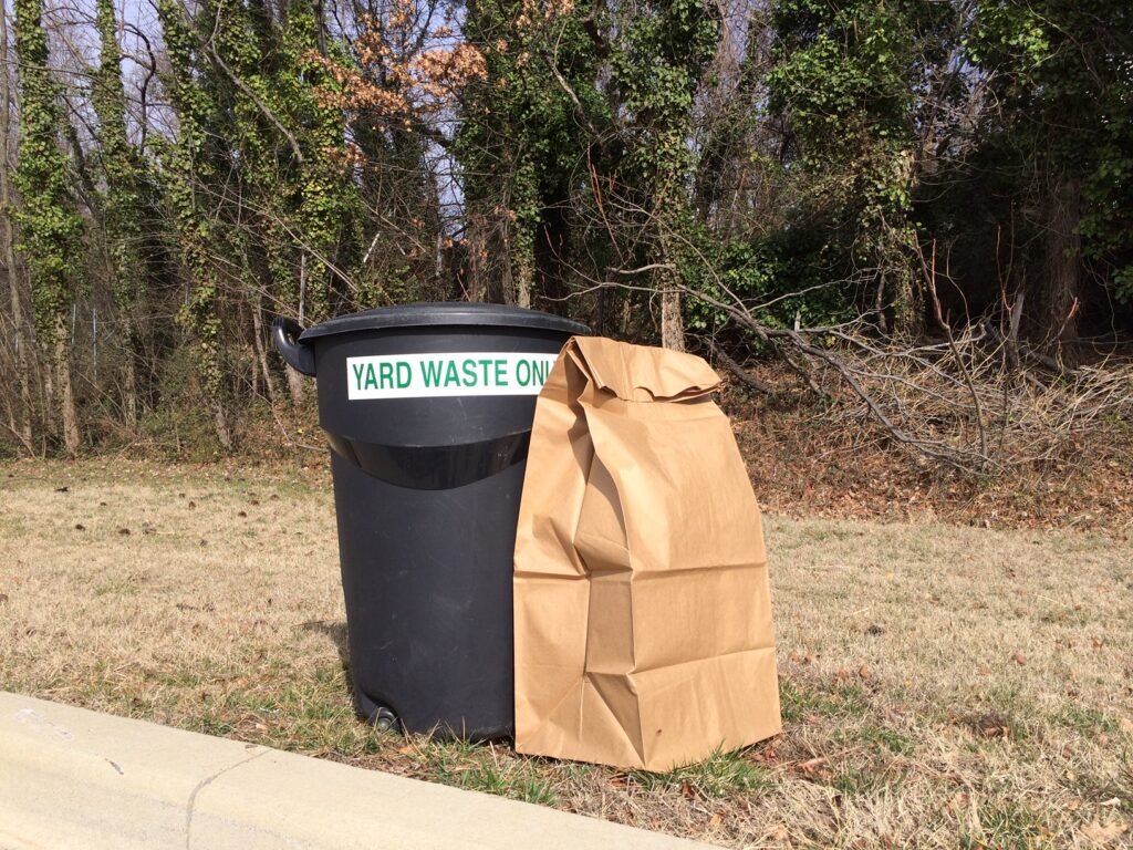 cheap yard waste removal in Oakhurst